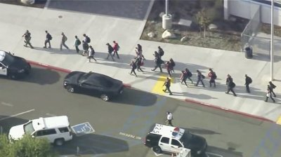 Per šaudynes Los Andželo mokykloje sužeisti keli žmonės – šerifo biuras
