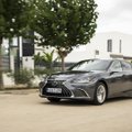 Naujasis „Lexus ES 300h“ Lietuvos kelius pasieks ateinantį mėnesį