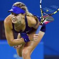 P. Kvitova ir E. Bouchard pateko į WTA turnyro Kinijoje pusfinalį