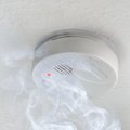 Dūmų detektorių tikrinimai: kada privalote atidaryti duris, o kada inspektoriai gali užeiti per prievartą?