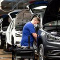 „Volkswagen“ vėl ėmėsi darbų: atvėrė didžiausios gamyklos Europoje duris