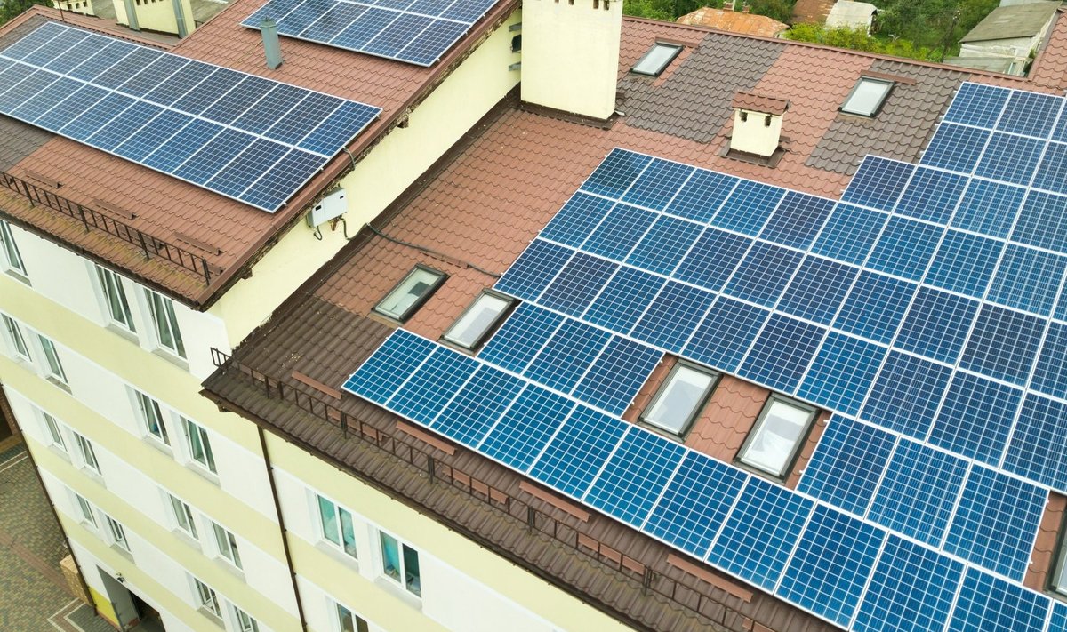 Saulės elektrinės ant daugiabučių