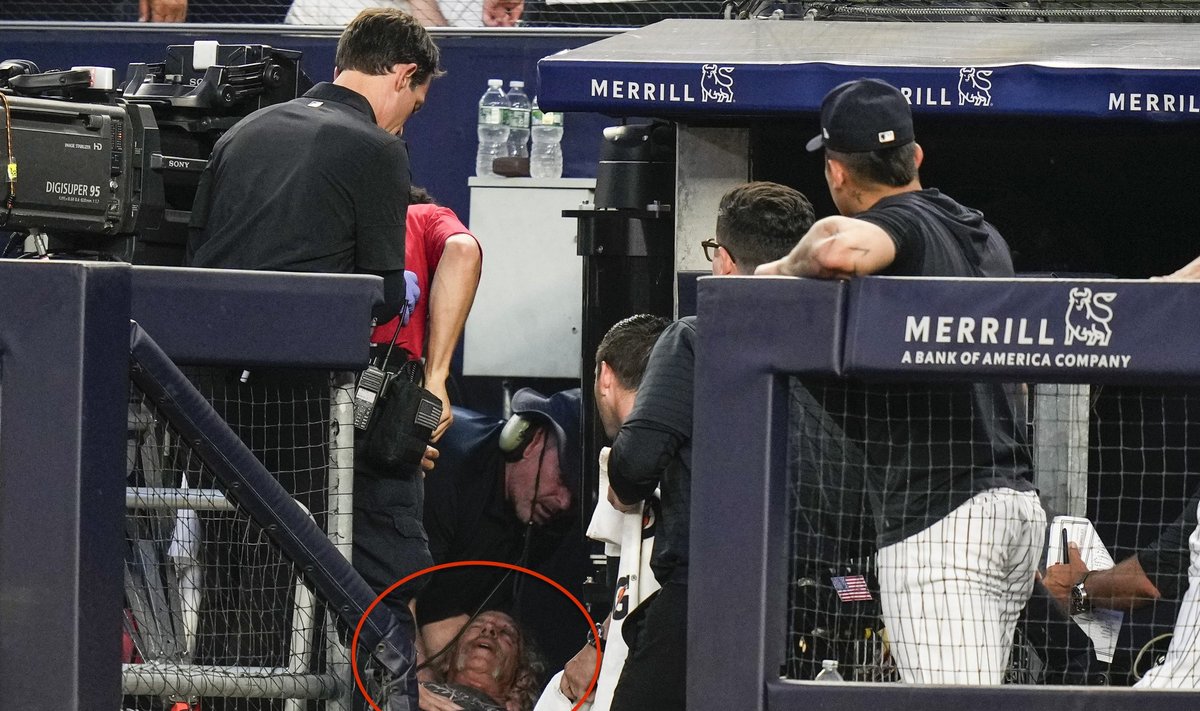 Per MLB rungtynes Niujorke kamuoliukas sužalojo operatorių