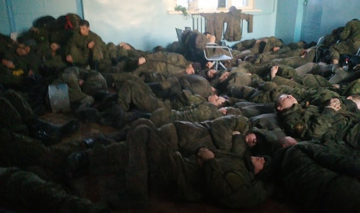 Rusų kariai miega netoli Ukrainos sienos