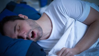 Galvos skausmas, mieguistumas ir burnos džiūvimas – atsiradus šiems simptomams dėmesį turėtumėte atkreipti į miegą