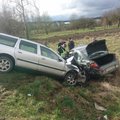 Kelyje Šalčininkai-Eišiškės skaudi avarija: vienas žmogus be sąmonės