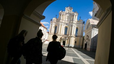 Nurodymų nelaukia: Vilniaus mieste stabdomas ugdymo procesas