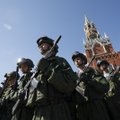 Pasimokė iš klaidų Ukrainoje: Rusija draus kariams naudotis išmaniaisiais telefonais