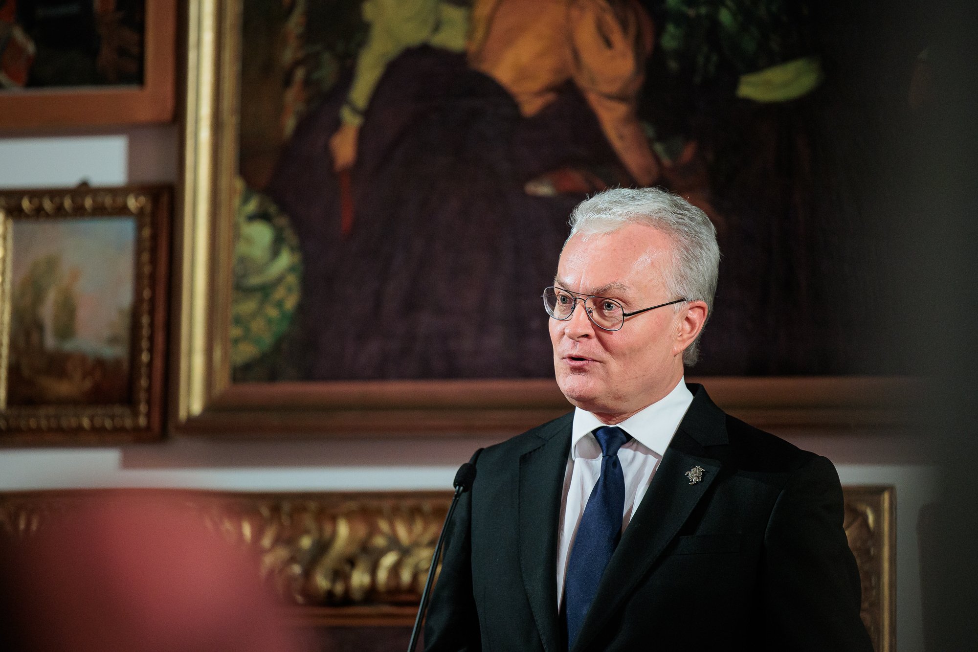 Po upublicznieniu nazwisk dyplomatów pojawiły się ważne pytania: prezydent odmawia komentarza