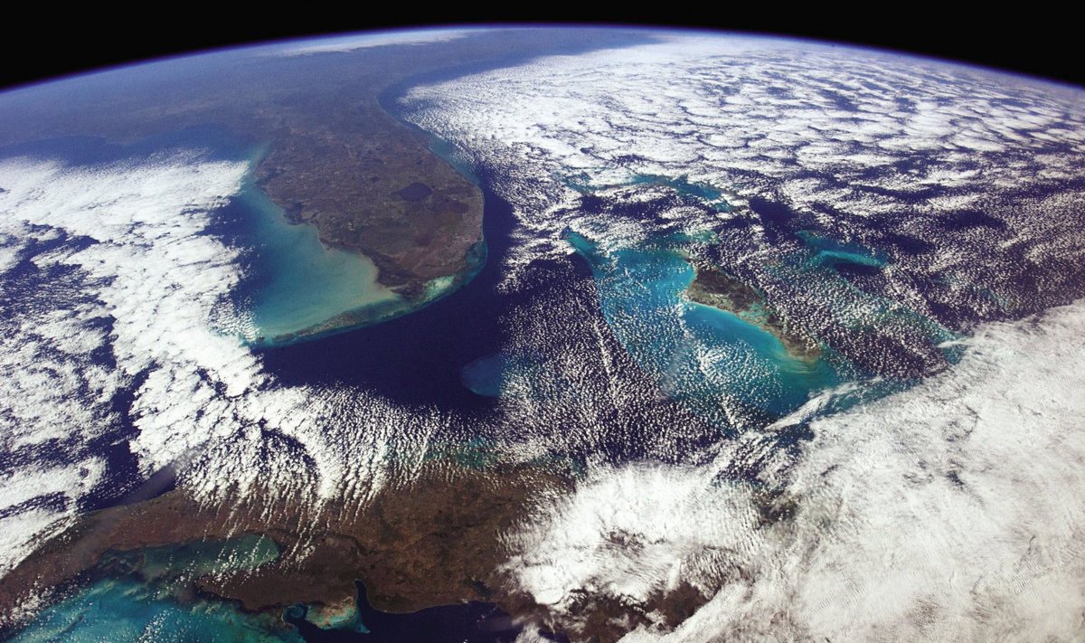 Giedrą dieną galima matyti visą pasaulį (ar bent jau nuo Havanos iki Vašingtono) (Ch. Hadfieldo/NASA nuotr.)