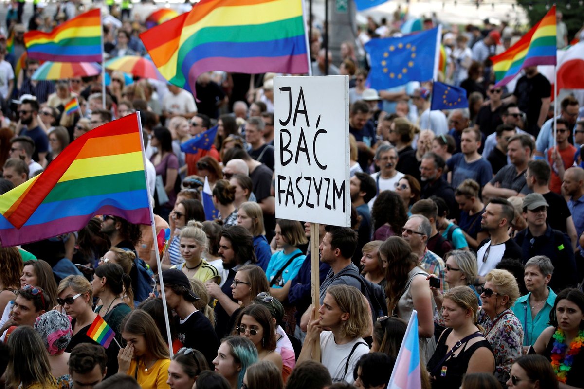 Дискриминация ЛГБТ-сообщества может дорого обойтись Польше - Delfi RU