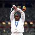 Tyrimas dėl „nederamą“ gestą parodžiusios olimpietės sustabdytas po staigios jos mamos mirties