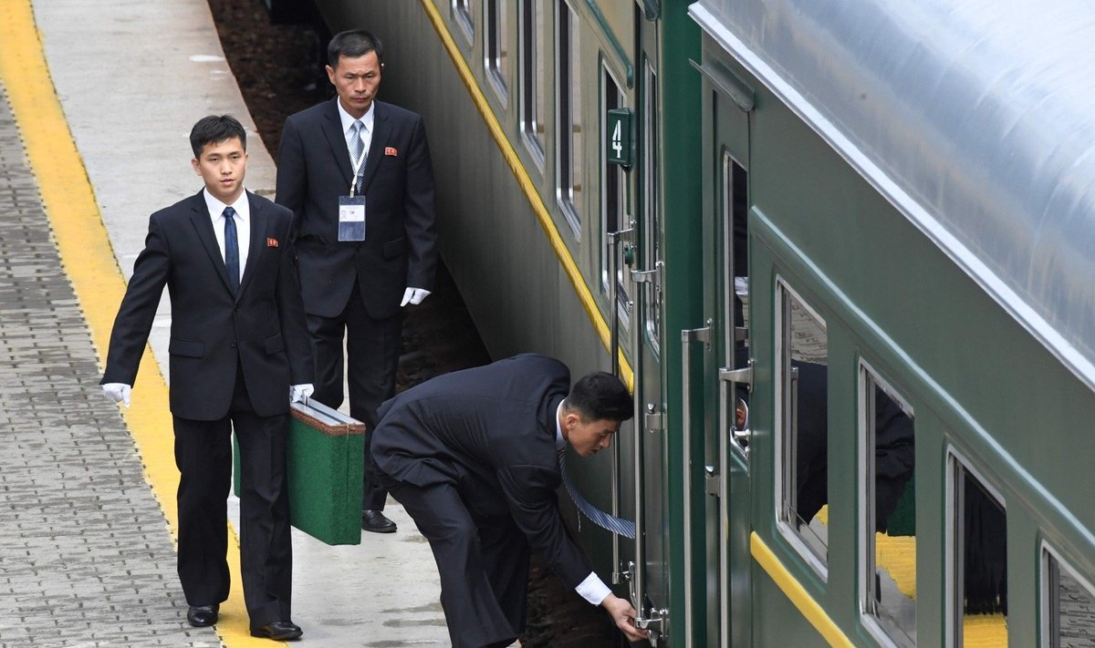 Kim Jong Uno traukinys išvažiavo iš Vladivostoko