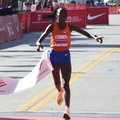 Čikagos maratone Kenijos bėgikę nuo pasaulio rekordo skyrė 14 sekundžių