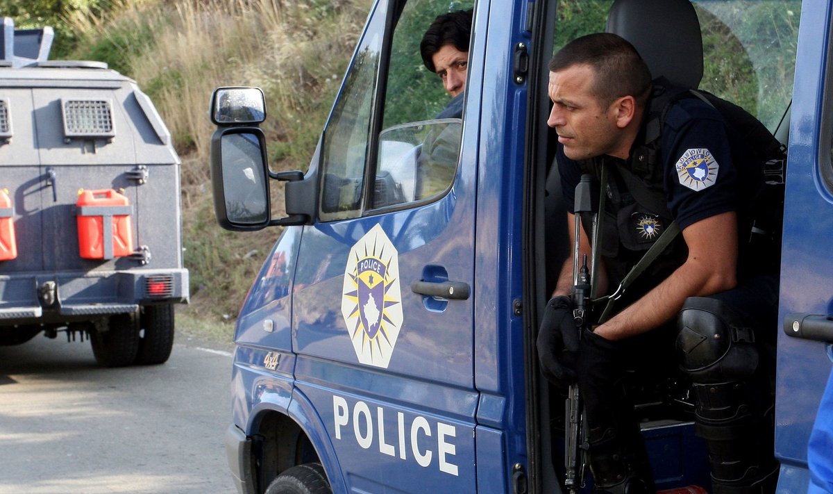 Kosovo policija perėmė kontrolę sienos su Serbija perėjose