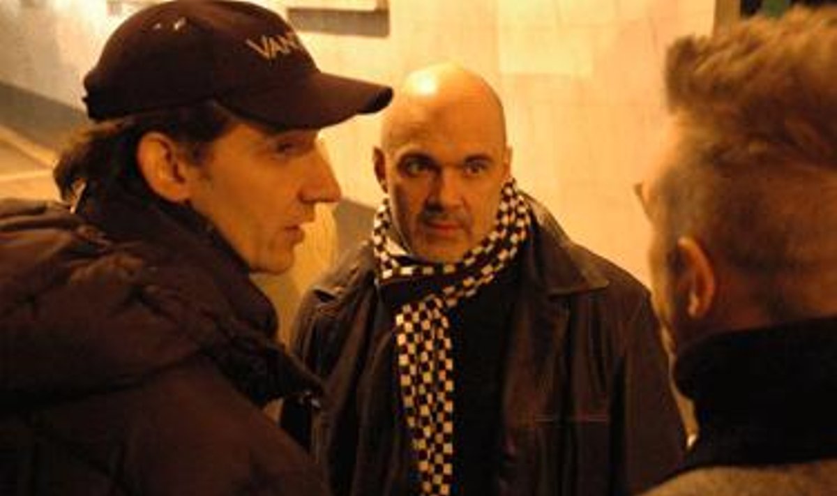 Režisierius Maris Martinsons (viduryje), operatorius Gintas Berzins (kairėje)