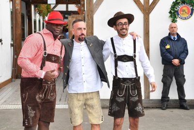 Franckas Ribery (viduryje) "Oktoberfest" šventėje
