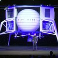 „Blue Origin“ surengė pristatymą, nenusileidžiantį bendrovės „Apple“ naujų gaminių premjeroms
