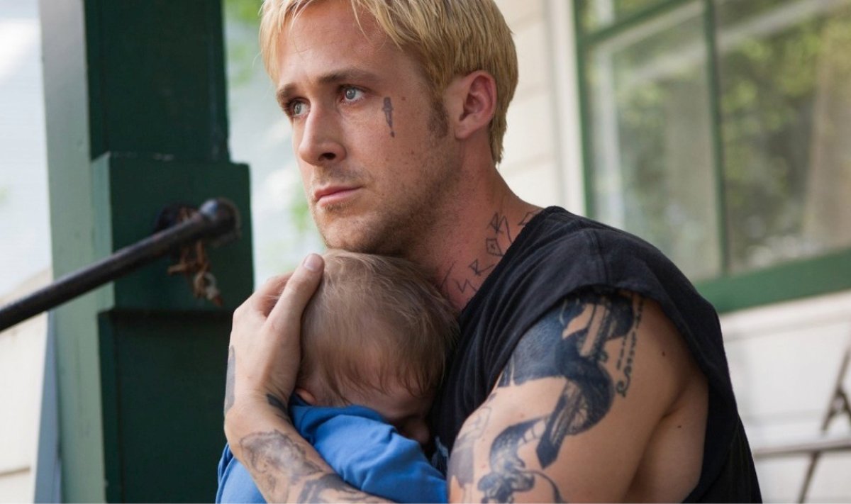 Ryanas Goslingas filme "Niujorko šešėlyje"
