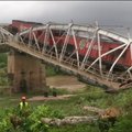 Dramblio Kaulo Krante sugriuvo pagrindinis geležinkelio tiltas