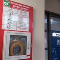Lietuvos oro uostų keleivių terminaluose pristatyti automatizuoti defibriliatoriai: mokys, kaip jais padėti