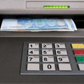 Eurus išduodančių bankomatų kuriozai: kad nusiimtų pinigų, turėjo sumokėti papildomai