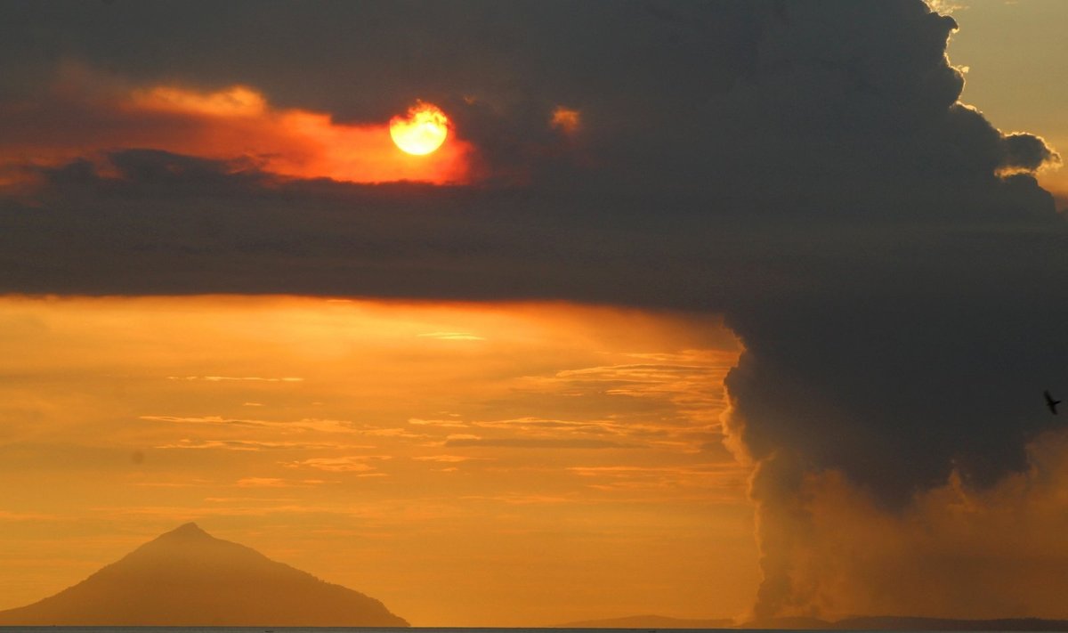 Indonezijoje išsiveržė Anak Krakatau ugnikalnis