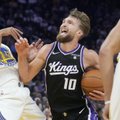 Sabonis buvo šalia trigubo dublio, bet Curry tritaškiai paliko „Kings“ be pergalių