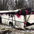 Ukmergės rajone nuo kelio nulėkė ir apvirto autobusas, kuriuo į teatrą važiavo 35 vaikai