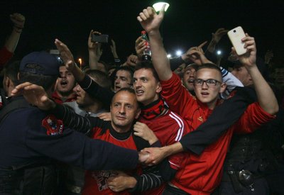 Iš Belgrado grįžę Albanijos rinktinės žaidėjai sutikti kaip didvyriai