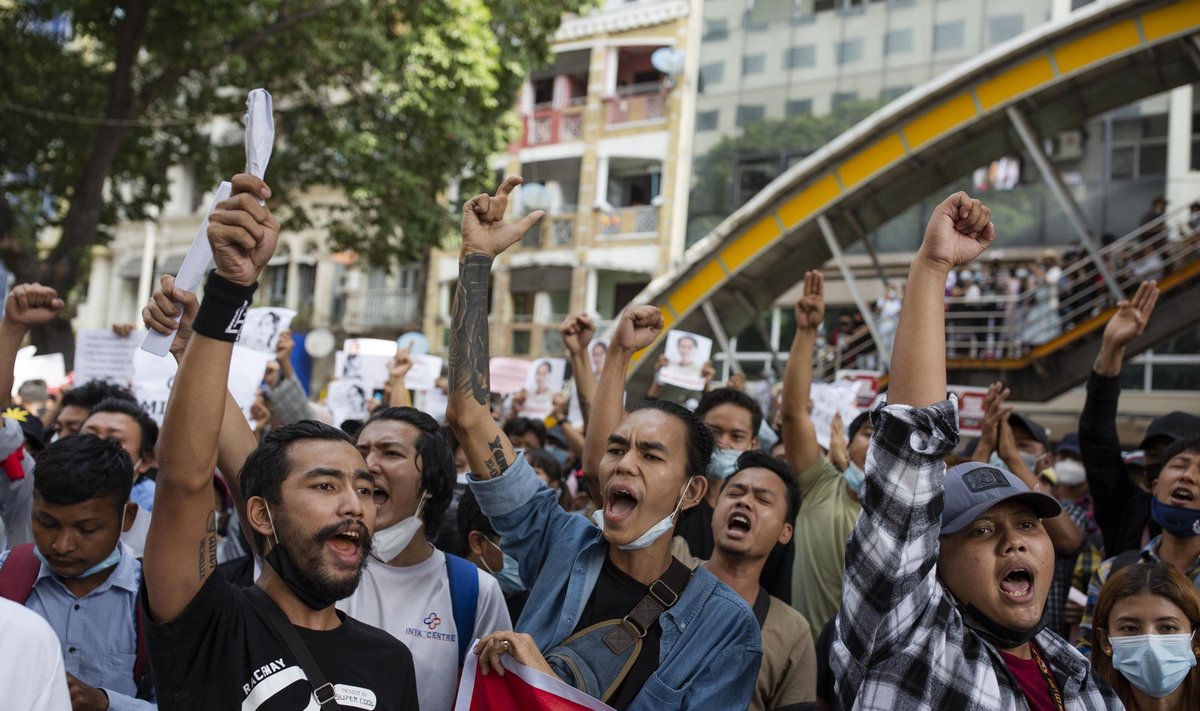 Protestai prieš perversmą Mianmare 