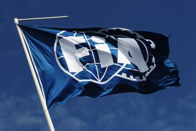 Tarptautinės automobilių federacijos (FIA) vėliava