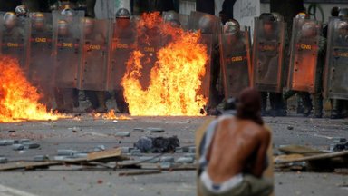 ES nerimauja dėl „demokratijos likimo“ Venesueloje