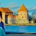 Indų filme veikėjams už nugarų šmėžuoja Trakų pilis