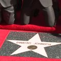 Dwayne Uola Johnsonas džiaugiasi savo žvaigžde Holivudo Šlovės alėjoje