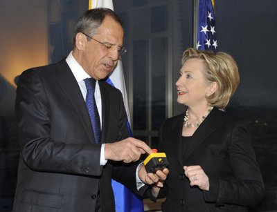 Hillary Clinton ir Sergejus Lavrovas 2009 metais