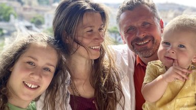 Tris dukras auginanti Eglė Kislovski: štai kodėl savo tėvus turime aplankyti bent kartą per mėnesį