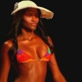 Rio de Žaneiro mados savaitėje pristatyti vasariški bikiniai