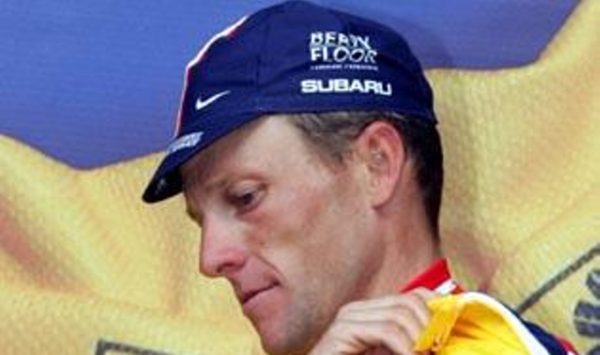 Lance Armstrong velkasi geltonus lyderio marškinėlius