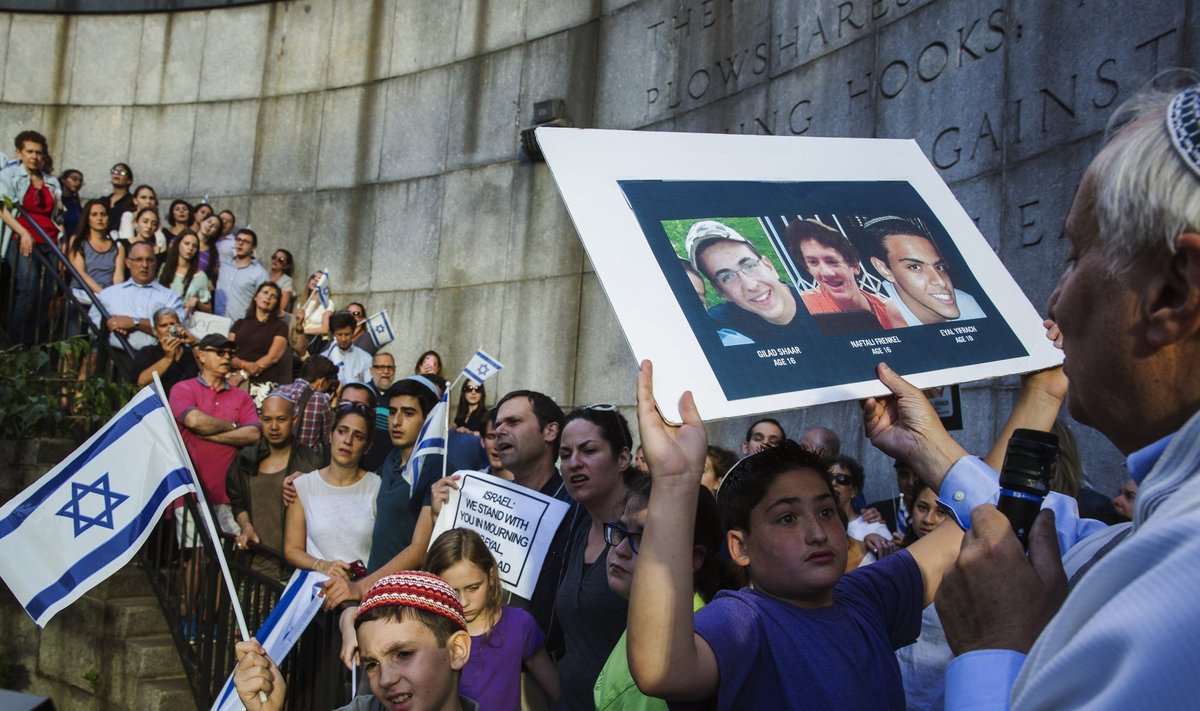 Izraelyje vyksta protestas dėl trijų paauglių pagrobimo ir nužudymo