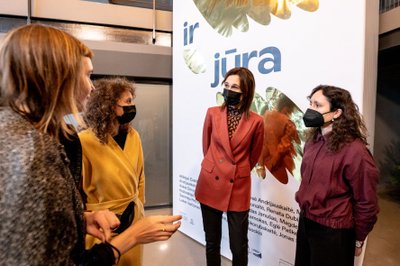 Seimo pirmininkė Viktorija Čmilytė Nielsen lankosi operoje-performanse„Saulė ir jūra“ Vilniaus taksi parke