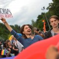 Rumunijos parlamentas atmetė tos pačios lyties asmenų santuokų draudimą