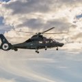 Karinių oro pajėgų sraigtasparnis pakeltas, kad padėtų medikams įvykdyti gyvybiškai svarbią užduotį