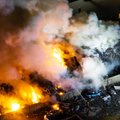 Aplinkosaugininkai tirs, kiek teršalų pateko į orą po gaisro Vilniaus Panerių gatvėje