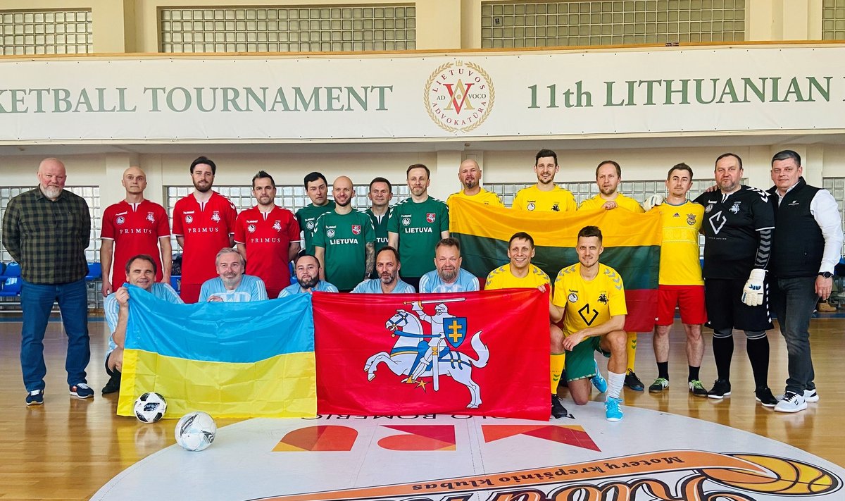 Vilniuje žurnalistai surengė kovojančiai Ukrainai paremti skirtą turnyrą „Luckas 2022“