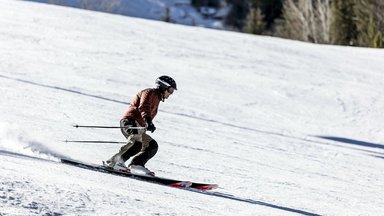Traumatologas įspėja mėgstančius slidinėti: žiemos pramogos gali baigtis ilga reabilitacija