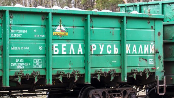 Baltarusiškų trąšų vežimo mįslė: su „Belaruskalij“ sutartis bus nutraukta, bet lieka dar kita įmonė