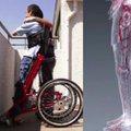 Prie neįgaliojo vežimėlio prikaustytas vyras jau gali atsistoti - tereikia paspausti vieną mygtuką
