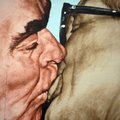 Sovietų genseko bučiniai: po „Brežnevo trigubo“ įtrūkdavo lūpa