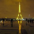 Iš Eifelio bokšto dėl bombos pavojaus buvo evakuoti žmonės